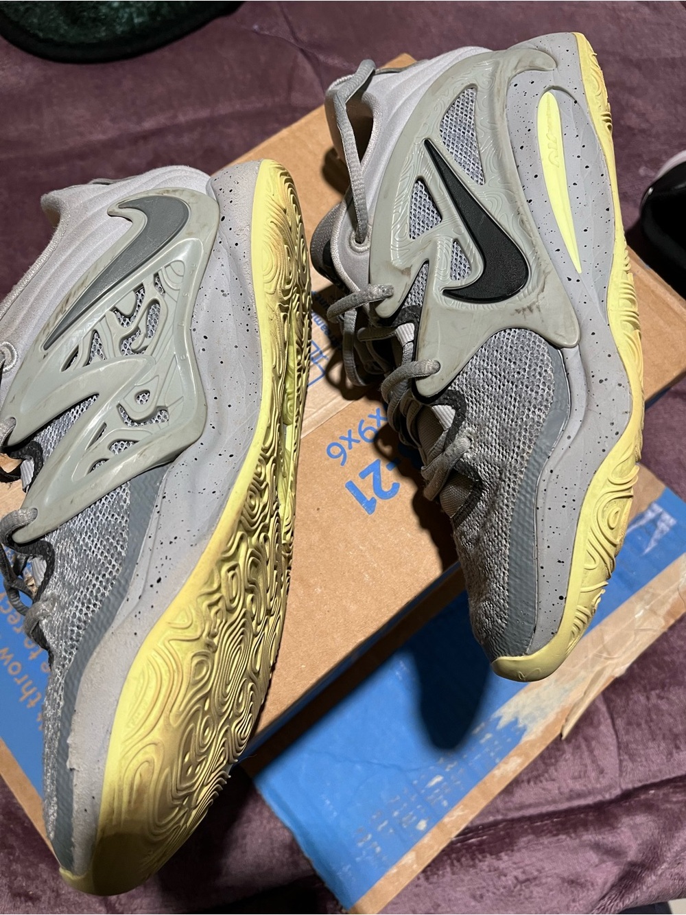 Nike Men's Athletic Shoes Gray and Yellow